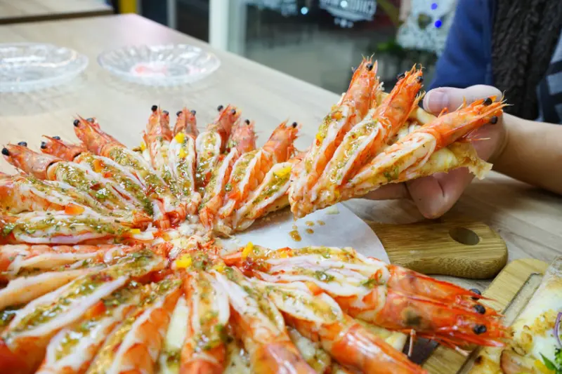 台北｜ipizza愛披薩 浮誇系煙火海大蝦披薩、特色九宮格披薩 - 奇奇一起玩樂趣