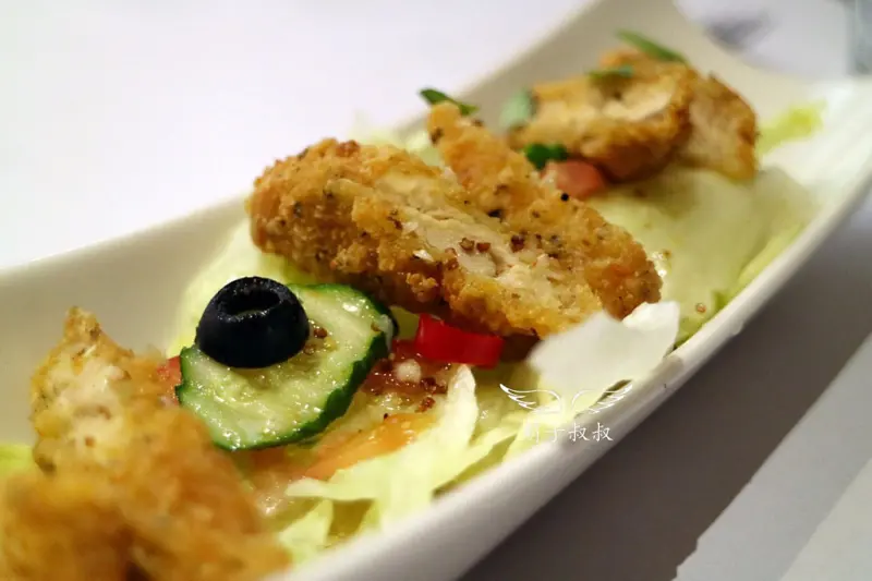 食記►桃園平鎮┃鬍子叔叔義麵工坊┃平鎮文化店，平價CP值高的義大利餐廳！歐式鄉村風格，排餐、燉飯、義大利麵應有盡有，多人聚會也很適合