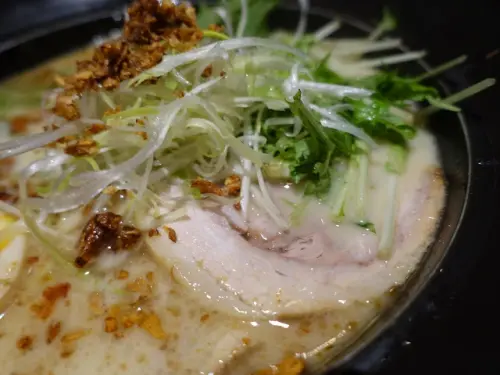 [食記] 樂麵屋。行家必選叉燒焦蔥豚骨拉麵。南港店(中國信託金融大樓)