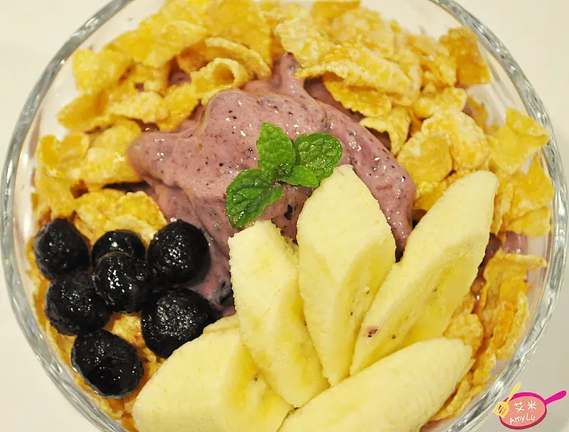 逢甲夜市新開幕萌萌冰菓店。Maj.Frutti 冰菓藝棧逢甲旗艦店。堅持新鮮蔬菓從產地直送餐桌的全新概念，盛夏幸福滋味提前引爆!