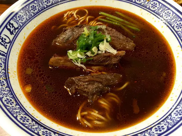 『菜菜子專欄』 台中。西區。四川段純貞牛肉麵