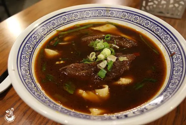 【台中】段純貞 四川口味牛肉麵   麻中帶點微辣 適合喜歡麻辣鍋吃偏鹹的人