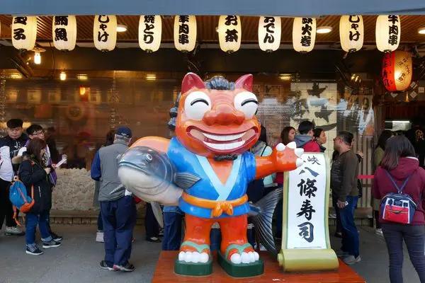 【日式料理】 到三峽，不可錯過“八條壽司”～ 不分平假日，天天排隊！ (還有每天限量的新鮮海鮮～)