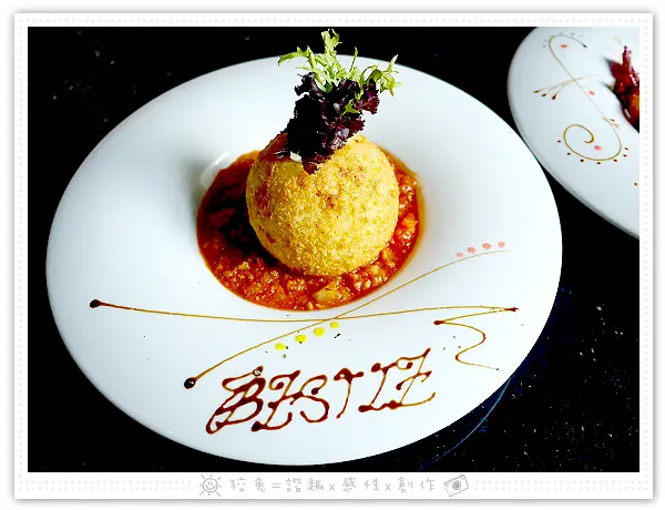 [高雄食記] 閨蜜創義廚房~二訪之新菜單！能吃的高跟鞋！濃郁鮮蝦燉飯&炙燒菲力寬扁麵！姊妹必訪高跟鞋主題餐廳！