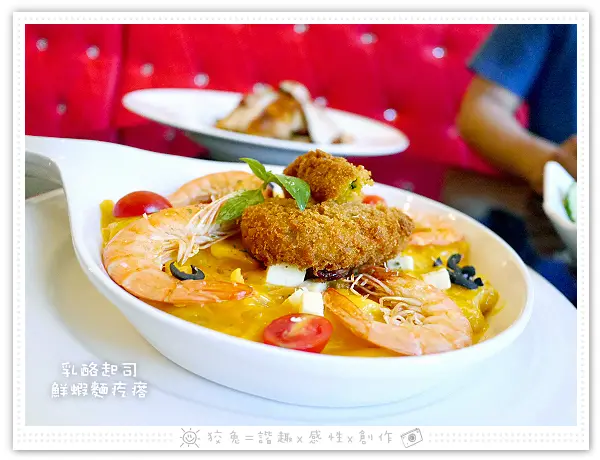 [高雄食記] Bestie閨蜜‧創義廚房(高雄店)~高跟鞋主題餐廳！扯開嗓門尖叫吧！乳酪起司鮮蝦麵疙瘩&嗆辣墨西哥烤雞排麵！