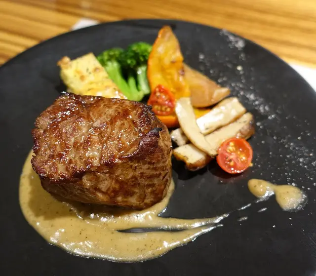 [食記] 朵頤。排餐館Doricious。高CP值七品套餐(統一時代百貨)