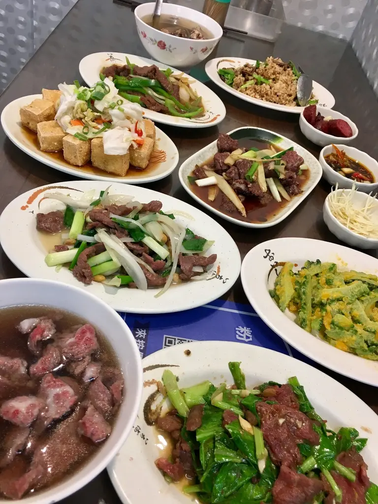 【台南-東區美食】三十年多老店二十四小時營業好方便/用餐時間人潮爆滿/近南紡夢時代/多種菜色一應俱全
