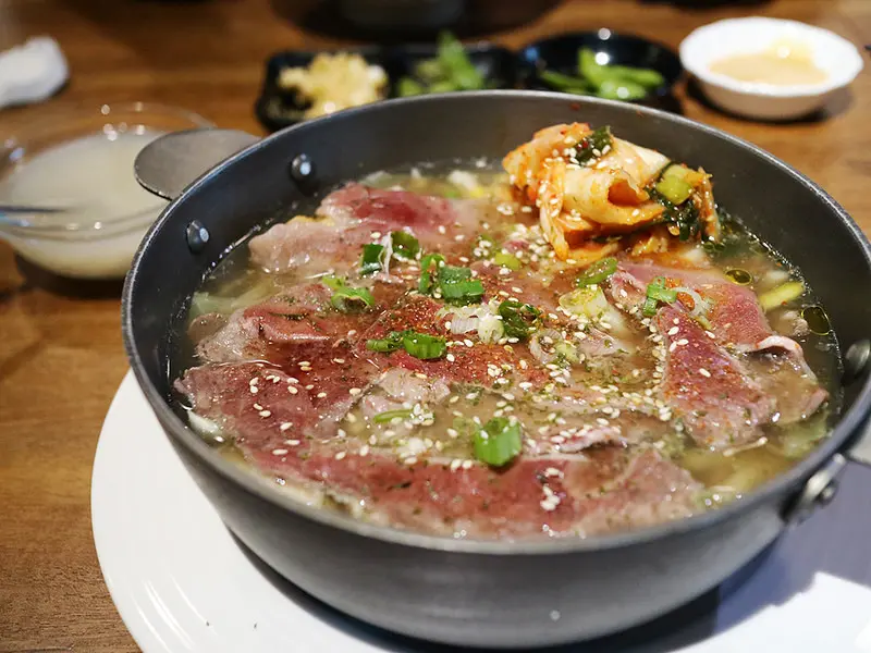 【嘉義美食】鑫食堂 燒肉丼飯 烏龍麵｜迷戀雞腿唐揚的誘人滋味