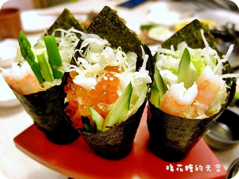 《台中美食》崇德路商圈雲鳥日式料理～餐點種類多樣化，爸爸吃生魚片、媽媽吃沙拉、小朋友就吃炸豬排吧！