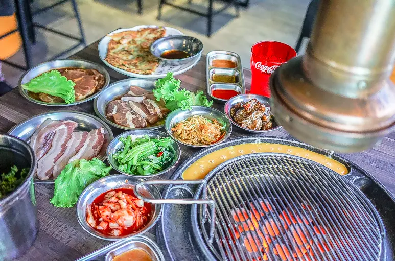 『魔王食記』台北萬華 西門韓式料理吃到飽 肉倉韓國烤肉 小菜多達10幾種任你吃 滿滿肉品任你烤『內文有店家資訊』