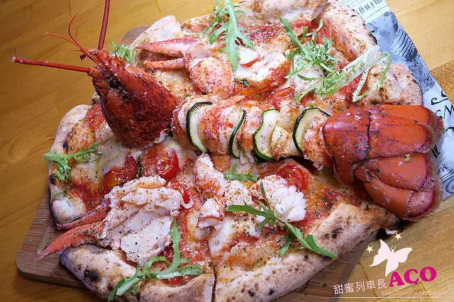 ♥台北♥彈牙龍蝦盡在【龍波斯特 lobster.foods】，整隻龍蝦pizza/龍蝦燉飯/龍蝦沙拉就是狂！南京復興站美食