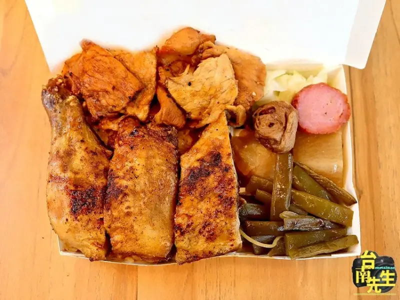 台南烤雞腿便當／嚴選八兩重雞腿／限量供應晚來吃不到／現點現烤搭配獨家特調日式醬汁／當天採買新鮮食材
