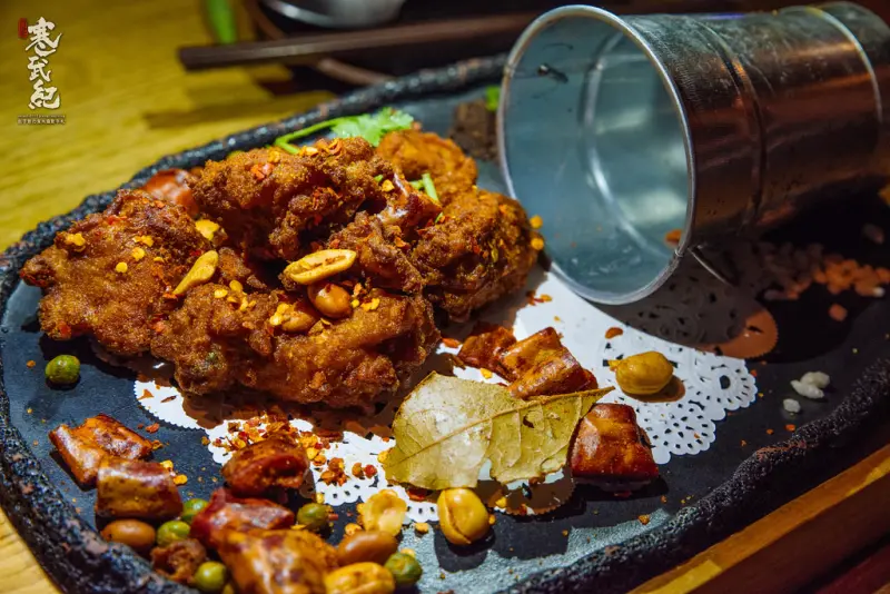 【中肯‧食記】市民大道‧bEEru 啤調客精釀啤酒屋｜自助式「拉霸」啤酒‧創意台菜配必魯氣氛超HIGH！