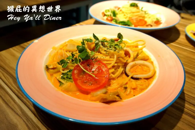 【新北新莊】Hey Yall Diner荷亞輕食館輔大店！輔大周邊美食CP值超高義大利麵、披薩、漢堡！環境優適合聚餐！四人同行一人免費！(套餐飲料無限暢飲)