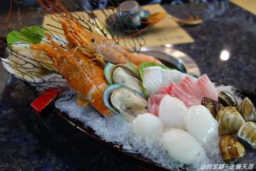 [食記] 宜蘭羅東 - 金鼎園日式涮涮鍋 ~ 超澎派海陸鍋，羅東新開幕優質好店