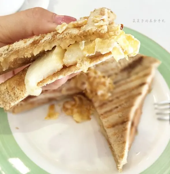 [新北中和]享吃早午餐|蟹肉鮪魚帕尼尼、雙拼麻糬帕尼尼、台式香腸飯|捷運南勢角站