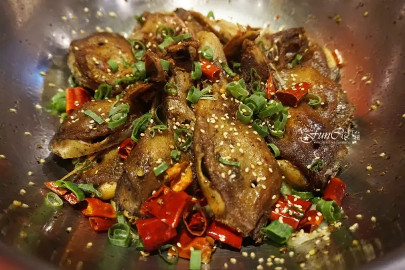 【台北，大安】大宅門乾鍋鴨頭一鍋二吃！香麻辣兒停不了的好滋味~東區地下街12號出口