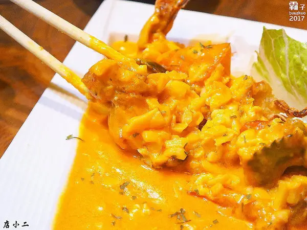 店小二串燒、異國料理，中國風居酒屋氣氛佳~        
      