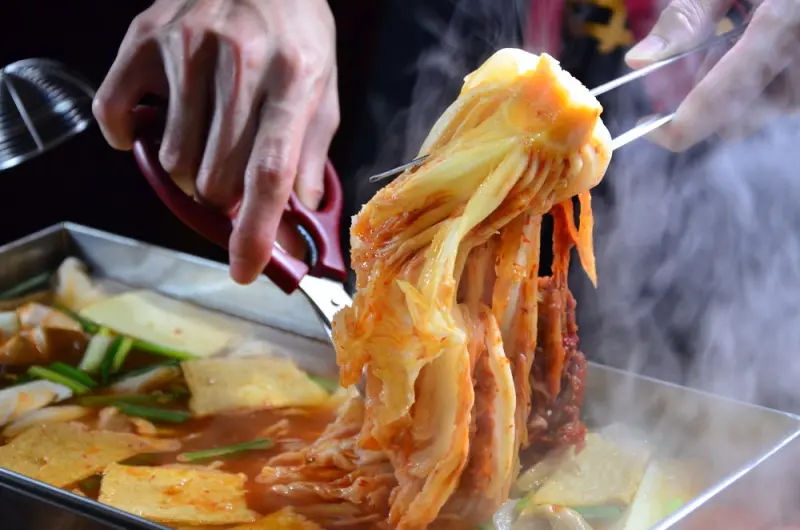 台中西區_店小二串燒vs燒肉（忠明店)│食尚玩家推薦，暖呼呼享受法式馬賽海鮮鍋、韓式大長今鍋！ - 愛伊特candy的分享樂園