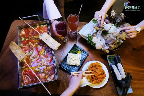 【台中燒烤串燒宵夜】店小二串燒除了有食尚玩家推薦！在網路也是許多部落客推薦的台中消夜！食物選擇多樣化還讓你免費著古裝穿越時空