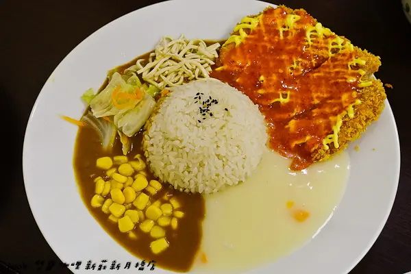 【新北新莊】※免費抽獎※ 雙醬咖哩 新莊新月橋店 捷運新莊站美食 - 新莊廟街夜市，超值平價大份量，可免費加飯、加醬的百元親民美食(試吃)