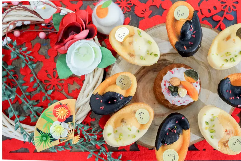 『魔王在吃 波波莉可洋果子』高雄前金區 新年限定蛋糕禮盒,喜氣元寶造型吃了甜在心 紅包拿來『內文有店家資訊』