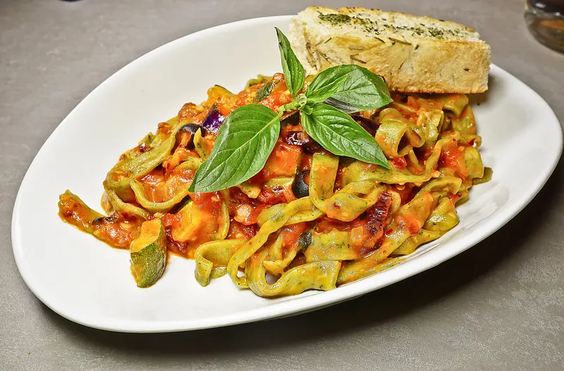 URBN culture 基隆路上蔬食風喝酒好去處, 六張犁餐酒館