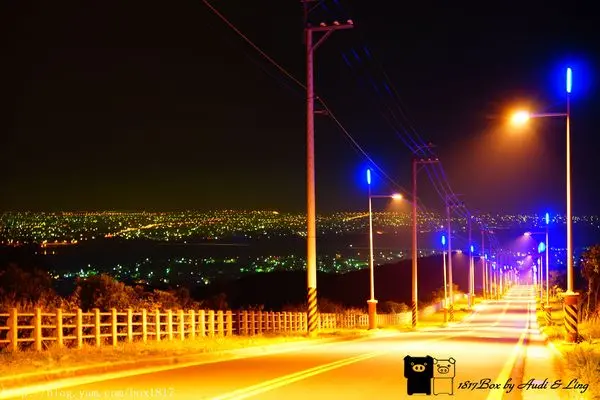【台中。大肚】傳說中的藍色公路。好攝一族私房景點。華南路夜景。台中藍色公路
