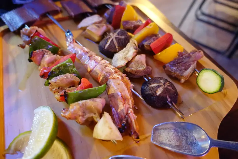 【美食】CORNER 角窩、近通化夜市捷運世貿101站、開到凌晨3點的餐酒館、小酌聚會派對場地