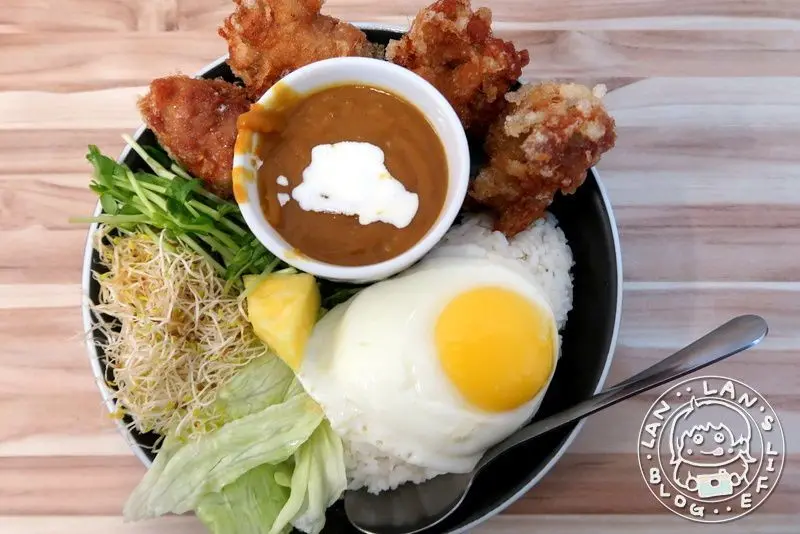 晴光市場美食 【十巷咖哩】－90元起 加飯加醬免費！CP值很高的咖哩飯！ - 嵐嵐的饗樂生活誌