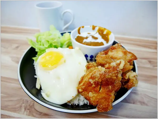 ◎台北◎捷運中山國小站◎十巷咖哩，晴光市場的高CP值咖哩飯，加飯加醬不加價