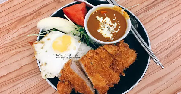 [食記｜捷運中山國小站] 十巷咖哩 ゛CP高！加飯加醬免加錢，近晴光市場