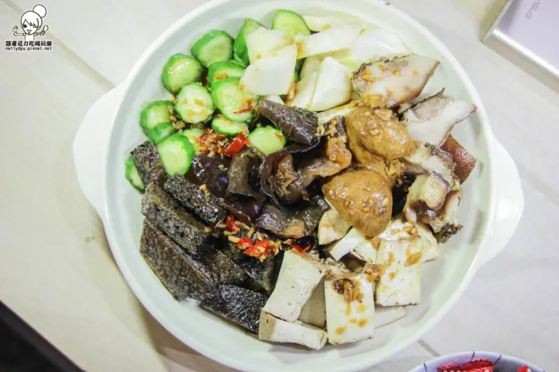 吃-新興。大木櫥滷蔡人家之手工老滷、辣醬，新鮮食材清爽不死鹹（老闆娘好正）