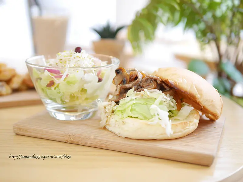 【台南美食】東區 鹿耳晚晚早餐 Lure Late Late Breakfast。東區高CP值早午餐口袋名單！❤❤