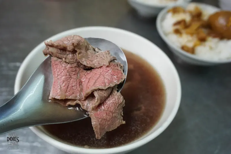 《食記》台南安平【新鮮牛肉湯(東門店)】現點現切X蔬果熬煮湯底X在地人喝的牛肉湯 