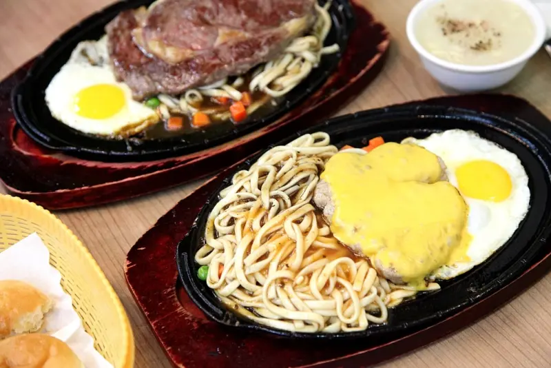 【台南東區-美食】芯芯要去【竹之青-牛排部屋】~就是要厚切!厚切起司豬排。10oz厚切牛排