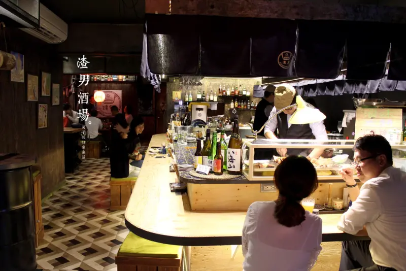 【男子吃吧】渣男酒場Taiwan Bistro，巷口的台式居酒屋，不一樣的麵食溫度享受。宵夜/信義區 /象山