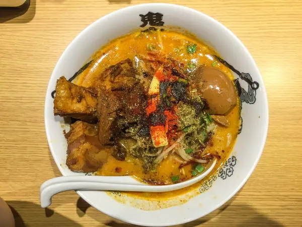 鬼金棒 辣麻味噌拉麵 三店 - 純豚骨湯頭的辣與麻