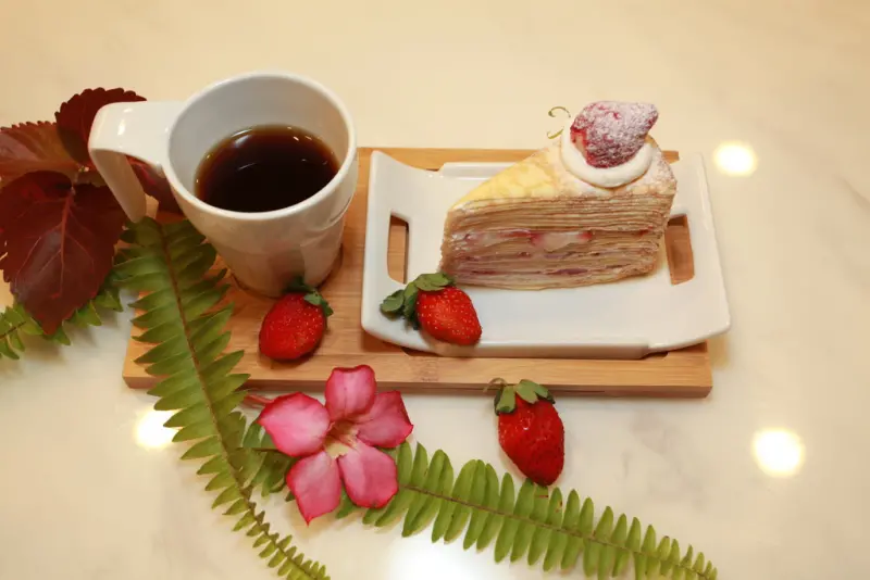 吃。網購｜台南永康・綜合千層蛋糕「亞堤法式手工千層坊」。