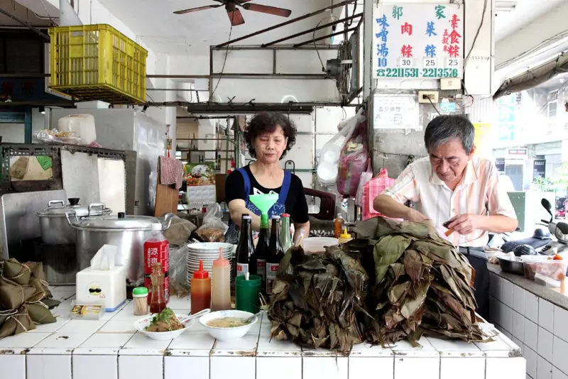 【台南中西區-美食】芯芯要去【郭家肉粽】~正港台南人古早味早午餐。傳承近70年的好味道