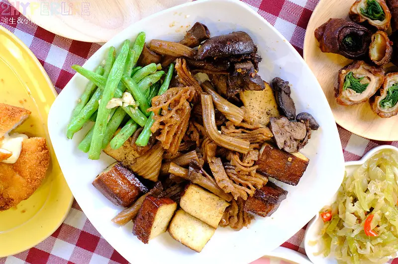 健美先生激炸滷味│20多年前從巷弄間發跡的一中商圈小吃，先滷後炸滋味吸引人潮一直來耶!