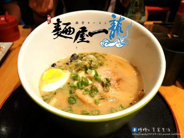 〖台中│美食〗麵屋一龍拉麵專門店 ❤ 獨家青醬拉麵，湯頭濃郁不衝突，還有多汁鮮嫩的唐揚雞腿塊，讓你吮指回味，一吃就愛上他!!
