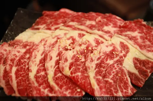 吃。台南｜安平・高檔燒肉「OWNER歐納碳火燒肉」。