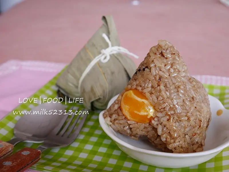 新竹美食│美芳餅舖‧美芳肉粽♥端午節肉粽推薦‧古早味傳統肉粽‧蛋黃肉粽*