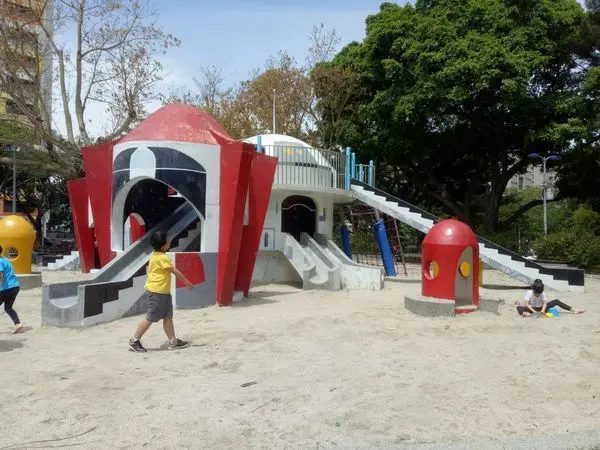 [台北]萬華區青年公園/我要上太空之太空堡壘滑梯/台北特色公園/台北捷運親子景點/龍山寺捷運站親子景點