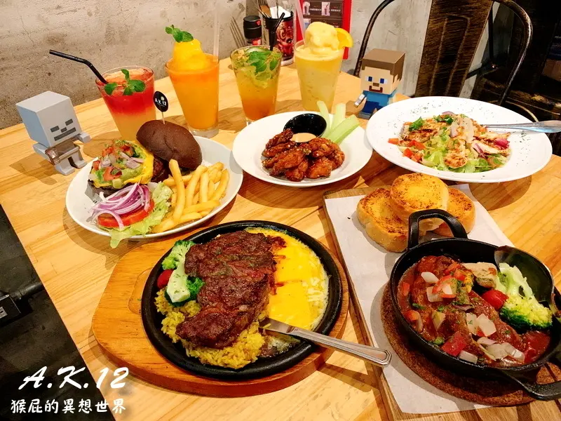 【台北西門】西門町聚餐推薦-A.K.12美式小館！氣氛好、餐點美味、適合聚餐！主打巧克力漢堡、牛排、義大利麵、甜點！寵物友善餐廳！捷運西門站！(西門町美式餐廳推薦、西門町慶生餐廳、西門町美食) @猴屁