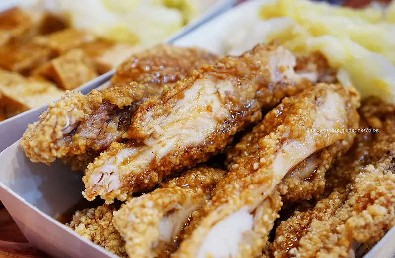 【台中神岡】天水冰站&炸食-泡菜醬汁雞排.一口臭豆腐.手工芋圓仙草.茶飲.炸食系列還有八種套餐可以選擇搭配耶.宵夜美食小吃.神岡國中對面