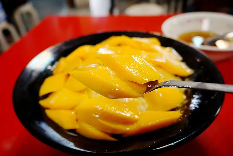 【台中東海】東海何媽媽冰店-四十幾年老店.芒果季開跑囉!!季節限定芒果牛奶冰大碗過癮.清涼消暑.豆花綿密軟嫩