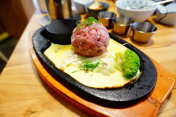 │食記│台北捷運市政府/OhMyStone球牛排│趣味滿分DIY日韓球牛排X自己的肉自己烤