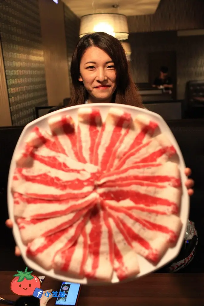 【台北美食】淡水 小火鍋 丰明殿昆布蔬果涮涮鍋 超驚人~重量級霸王肉海 份量超多 學生小資族最愛 正德國中對面